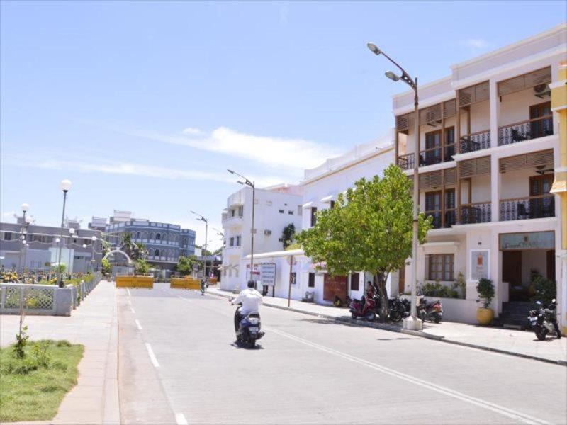 Cours Chabrol Hotel Пондичери Екстериор снимка