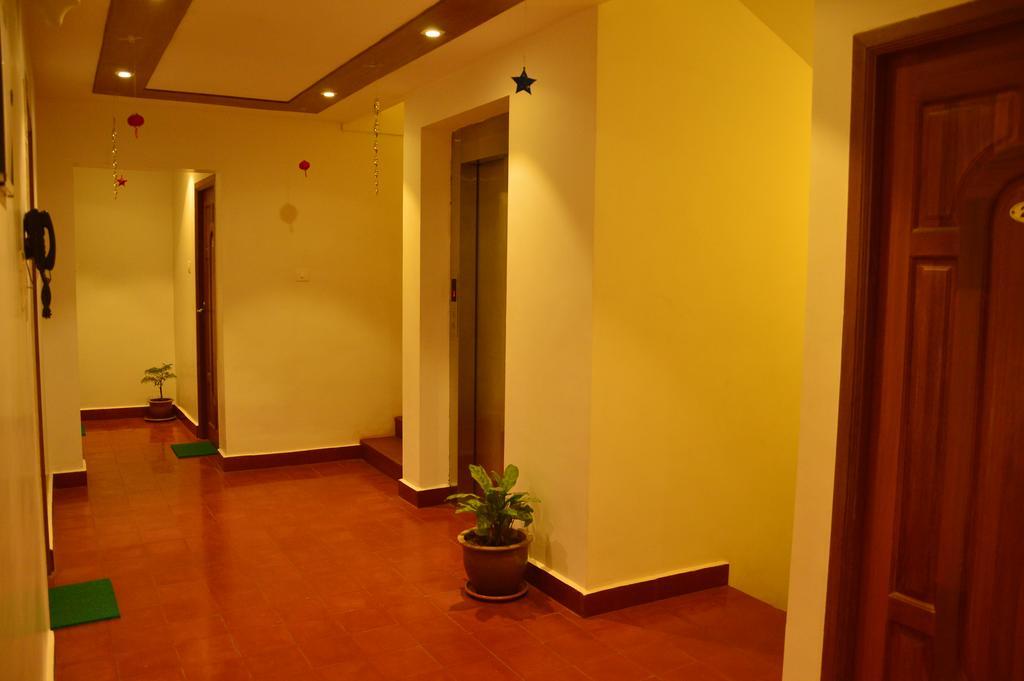 Cours Chabrol Hotel Пондичери Екстериор снимка