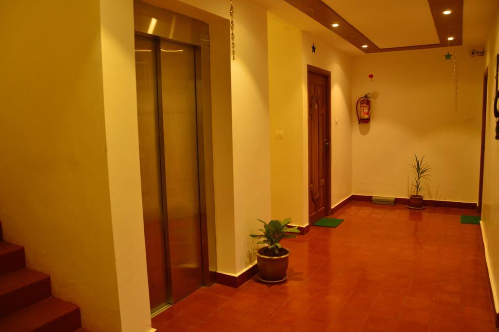 Cours Chabrol Hotel Пондичери Екстериор снимка