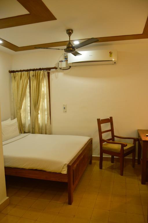 Cours Chabrol Hotel Пондичери Екстериор снимка