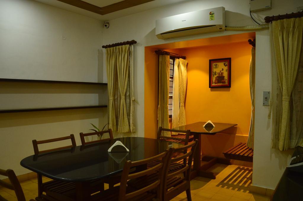 Cours Chabrol Hotel Пондичери Екстериор снимка