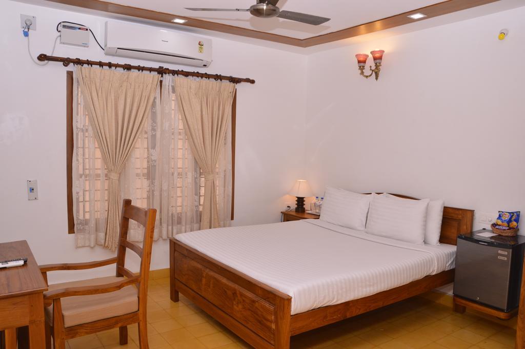 Cours Chabrol Hotel Пондичери Стая снимка