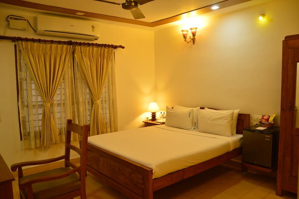 Cours Chabrol Hotel Пондичери Стая снимка