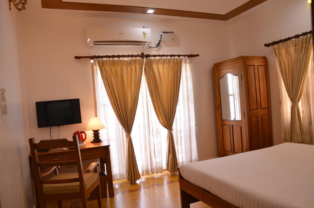 Cours Chabrol Hotel Пондичери Стая снимка
