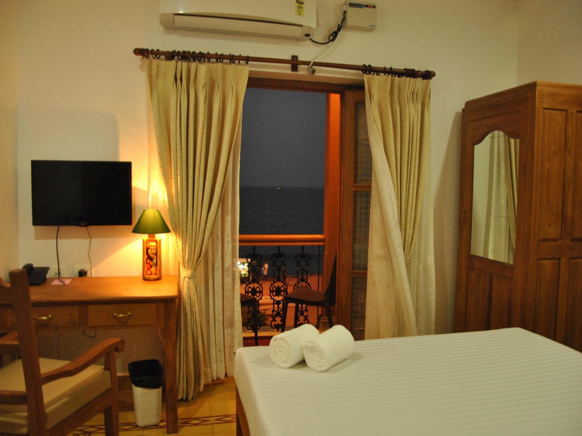 Cours Chabrol Hotel Пондичери Екстериор снимка