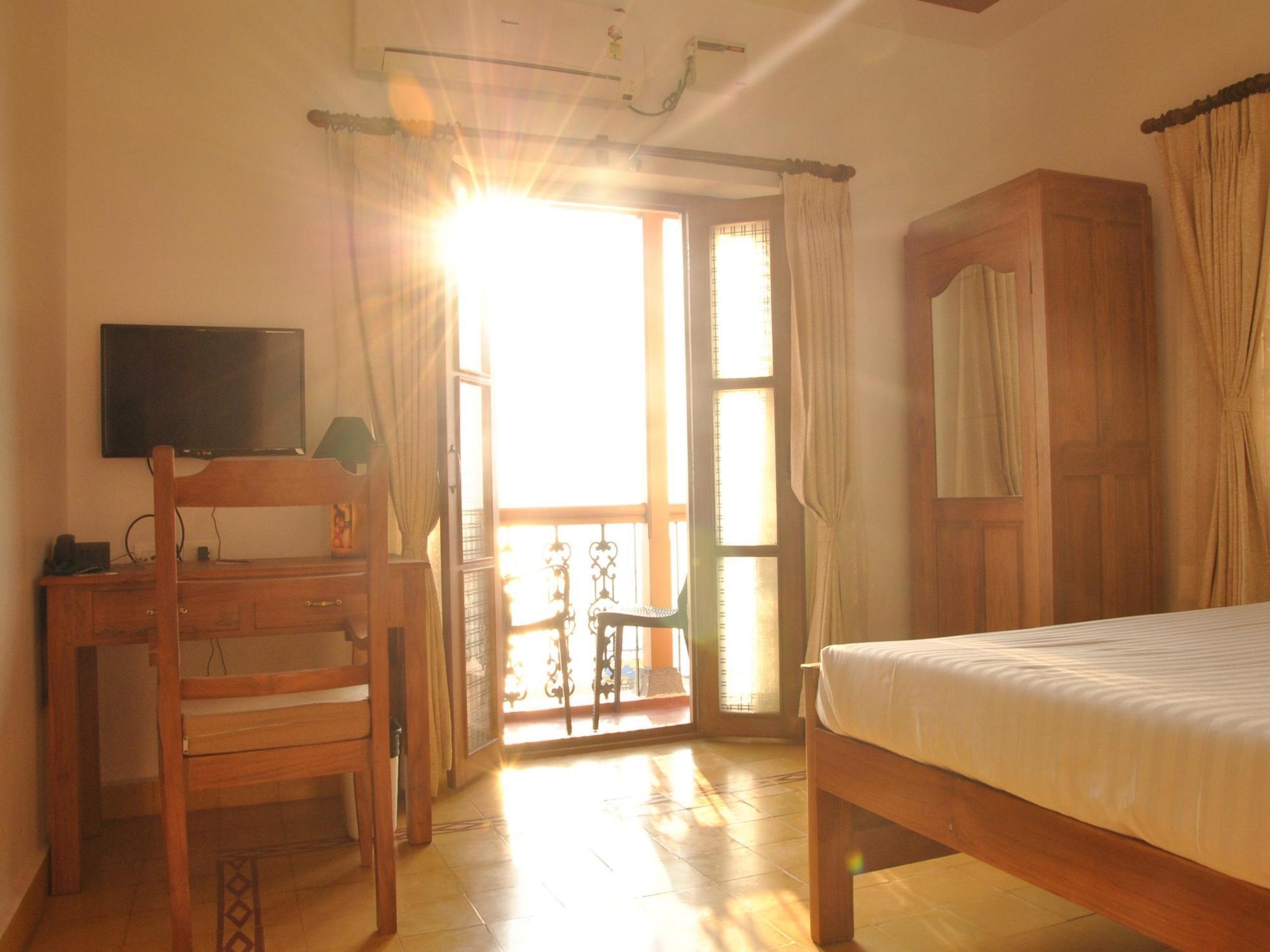 Cours Chabrol Hotel Пондичери Екстериор снимка